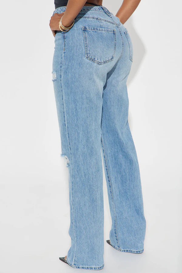 Straight Leg Jean in Medium Wash